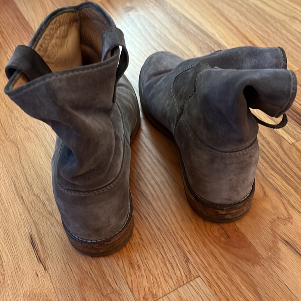 The bottoms have been resoled - Picture 4 of 6